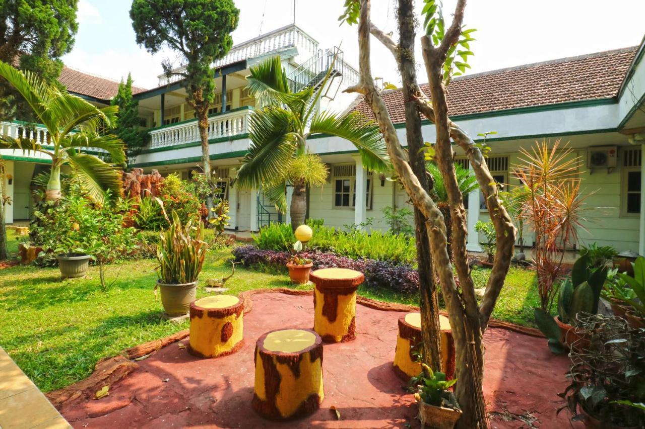 Hotel Camelia Malang Bagian luar foto