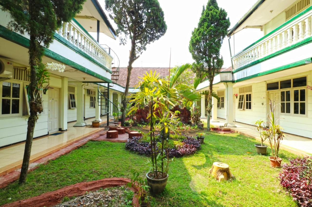 Hotel Camelia Malang Bagian luar foto