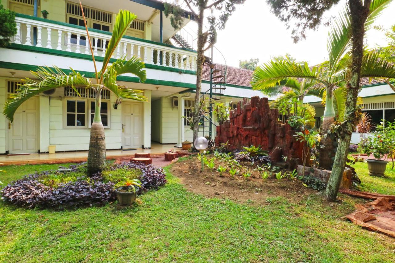 Hotel Camelia Malang Bagian luar foto