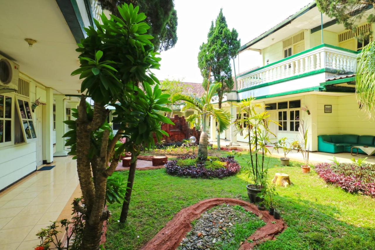 Hotel Camelia Malang Bagian luar foto