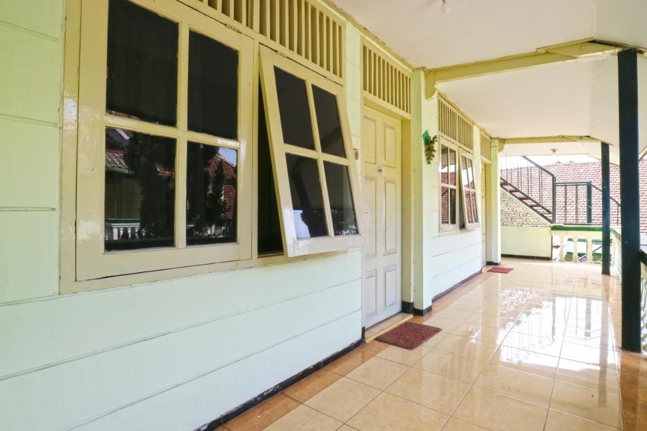Hotel Camelia Malang Bagian luar foto
